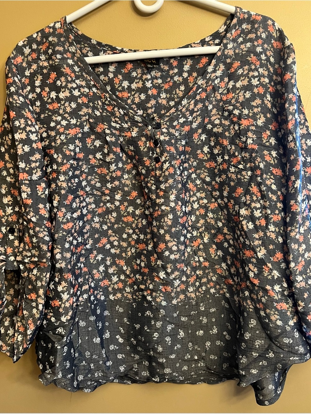 Lee Floral Print Blouse Size XL Roll-Tab Sleeves